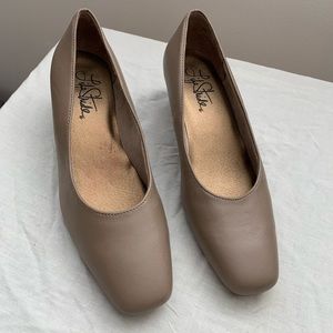 Lifestride Shoe Taupe size 7.5